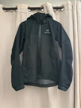 Arc'teryx Women's Beta AR Jacket - Enigma